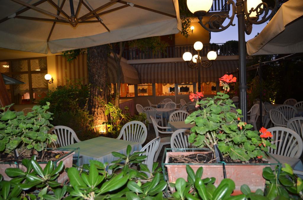 Hotel Monique Cervia Eksteriør bilde