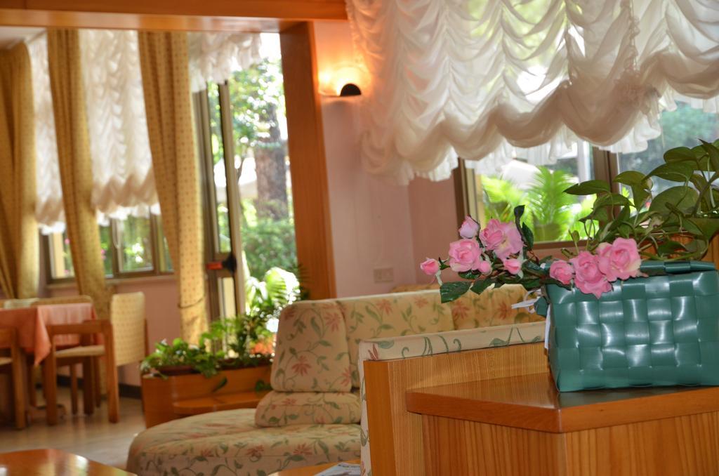 Hotel Monique Cervia Eksteriør bilde