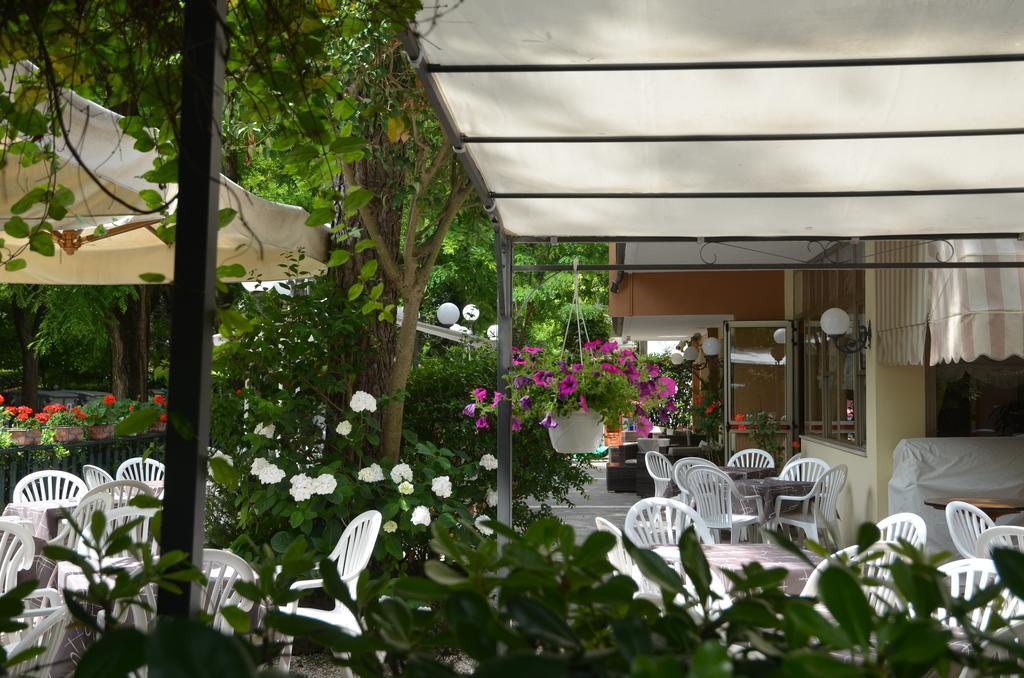 Hotel Monique Cervia Eksteriør bilde