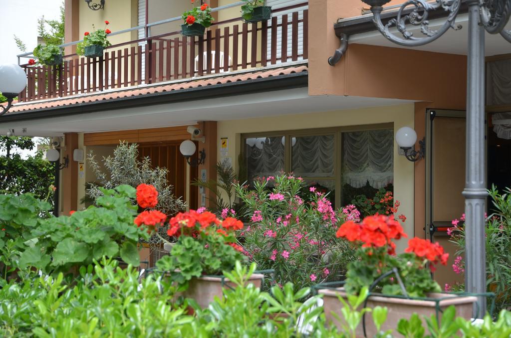 Hotel Monique Cervia Eksteriør bilde