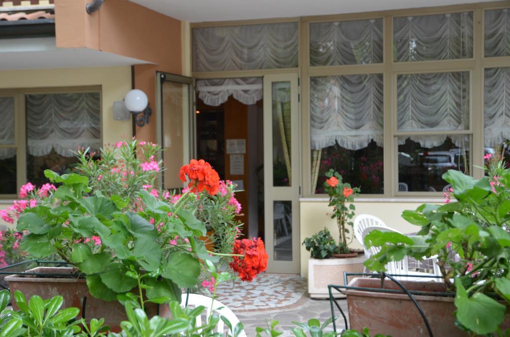 Hotel Monique Cervia Eksteriør bilde