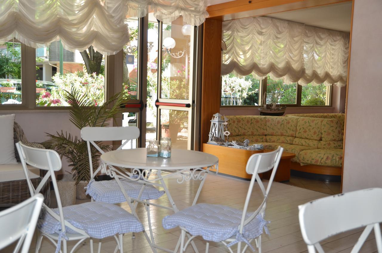 Hotel Monique Cervia Eksteriør bilde