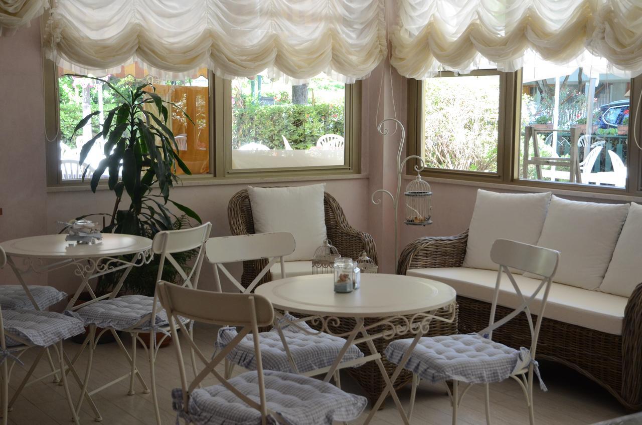 Hotel Monique Cervia Eksteriør bilde